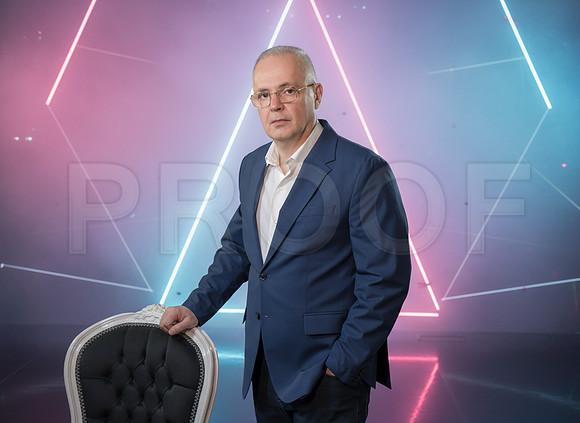 Παραλλαγή 7 - Neon creative modern (1)